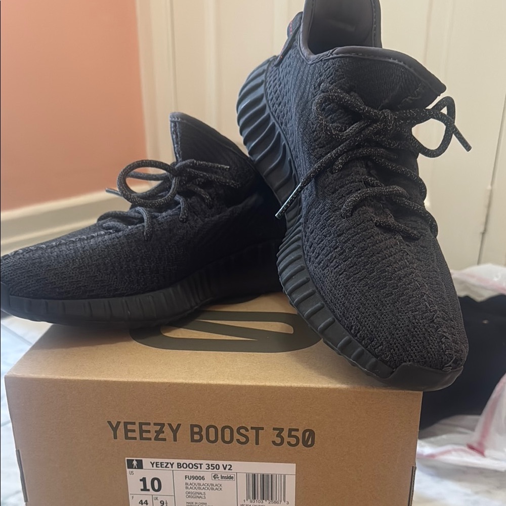 Yeezy Boost 350 V2 Black Knit Low-Top Sneakers